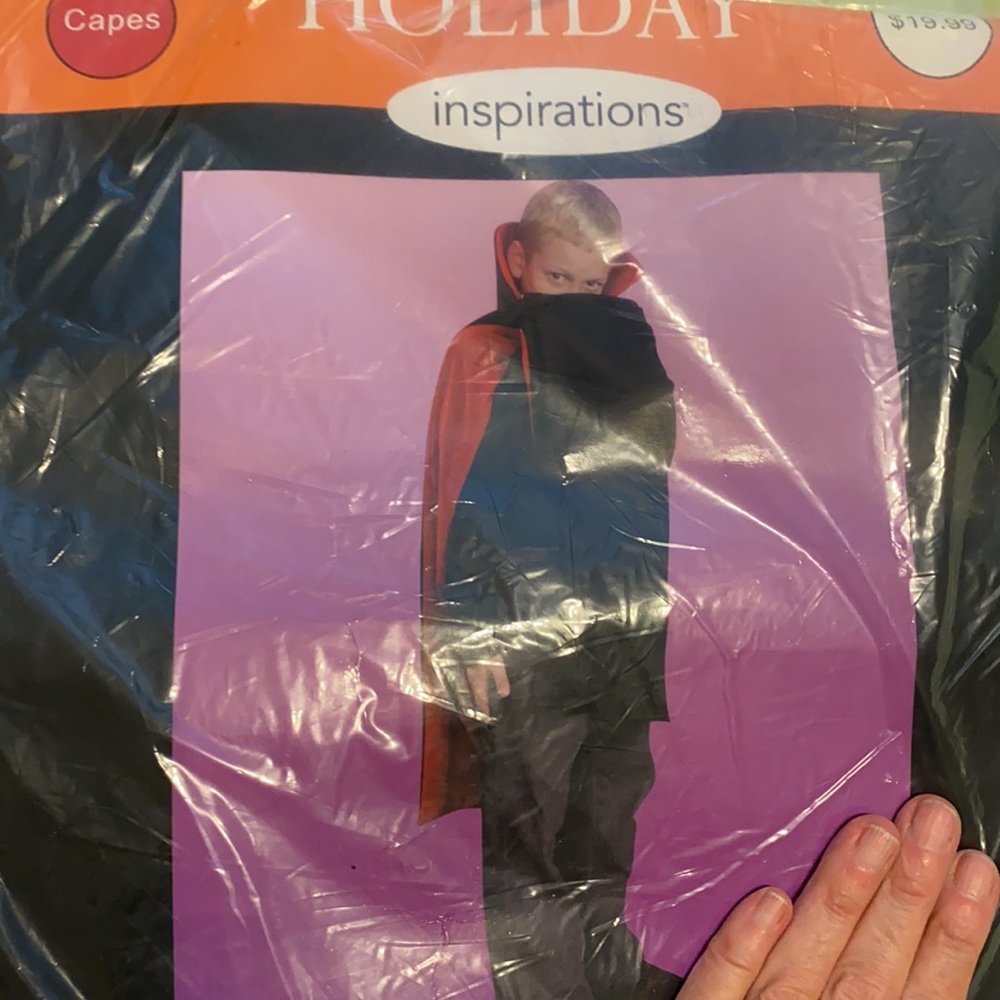 Kids vampire Cape nwot Halloween